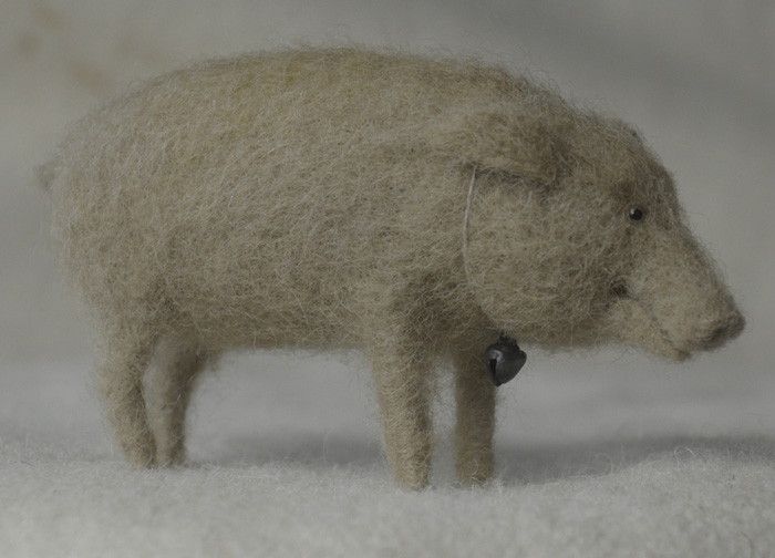 needle felted pig with hair created using a reversed barbs felting needle